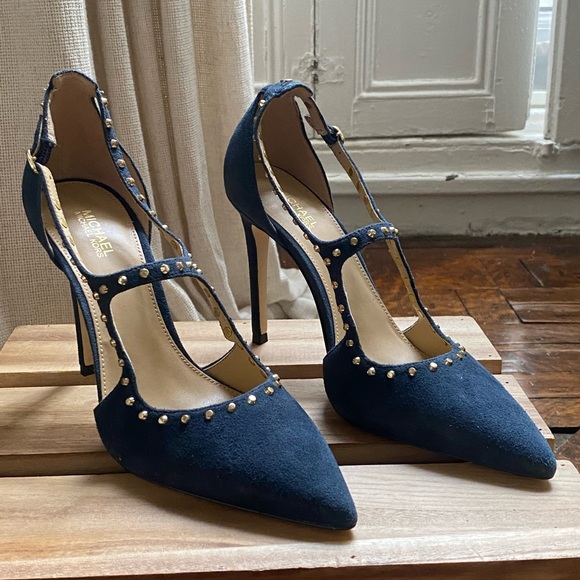 Beautiful NWOT Micheal Kors Navy Blue Suede Heels - Size 7 - Picture 7 of 14